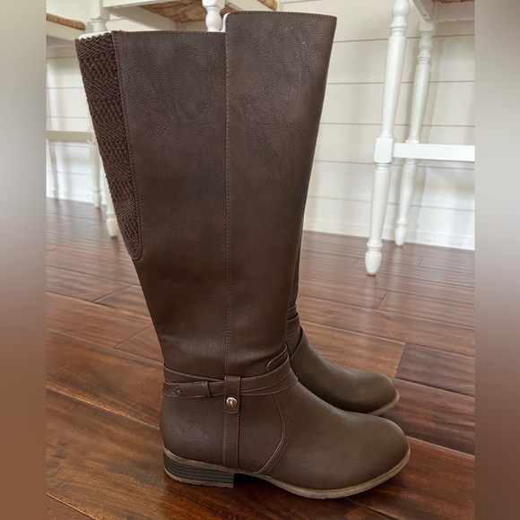 Tall knee high boots. Size 7.5 - Picture 1 of 5